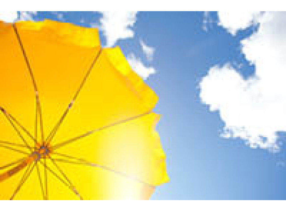 1 umbrella and 2 sunbeds